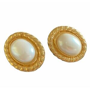Vintage Signed Carolee Baroque Faux Pearl Gold Tone Oval Earrings Clip On